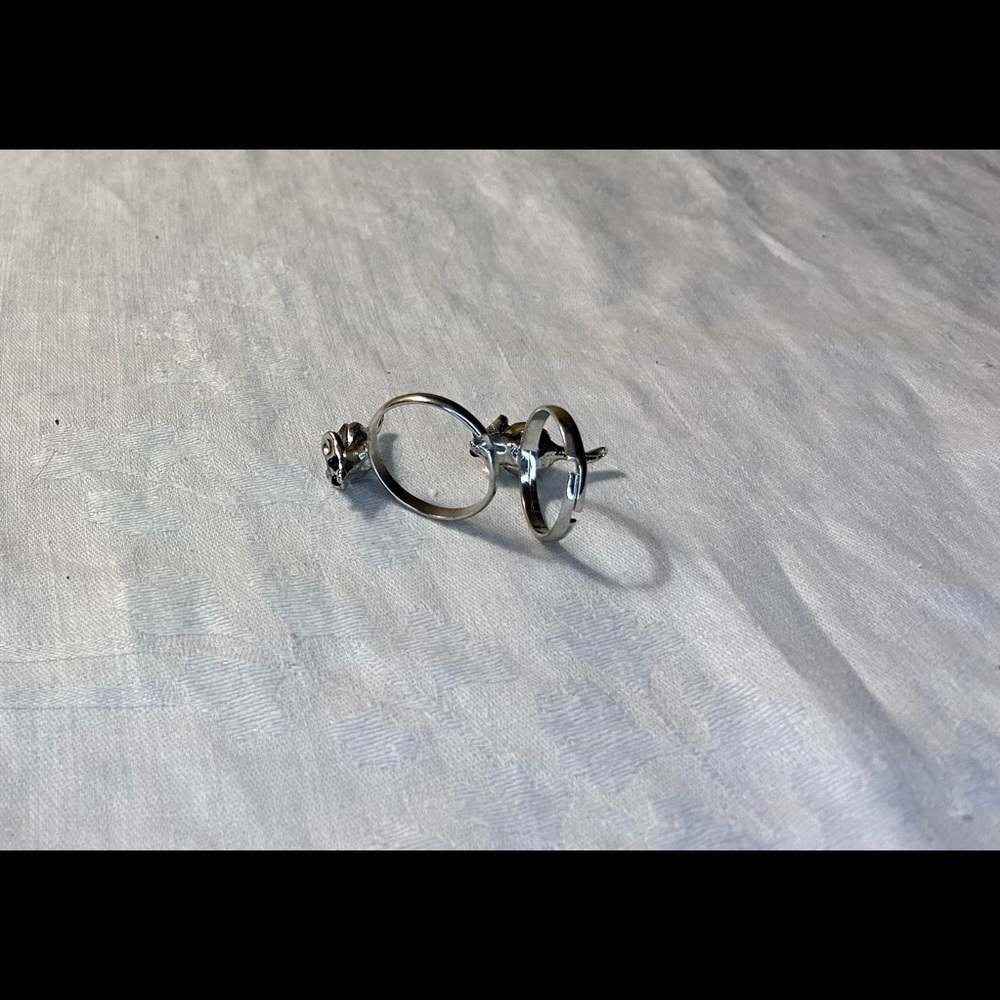 Rhinestone Crystal Apple Rings - Picture 7 of 8